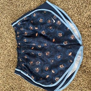 Women’s Nike tempo shorts!